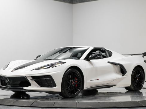 Used 2023 Chevrolet Corvette Stingray Convertible w/1LT w/ Z51 Performance Package image 2