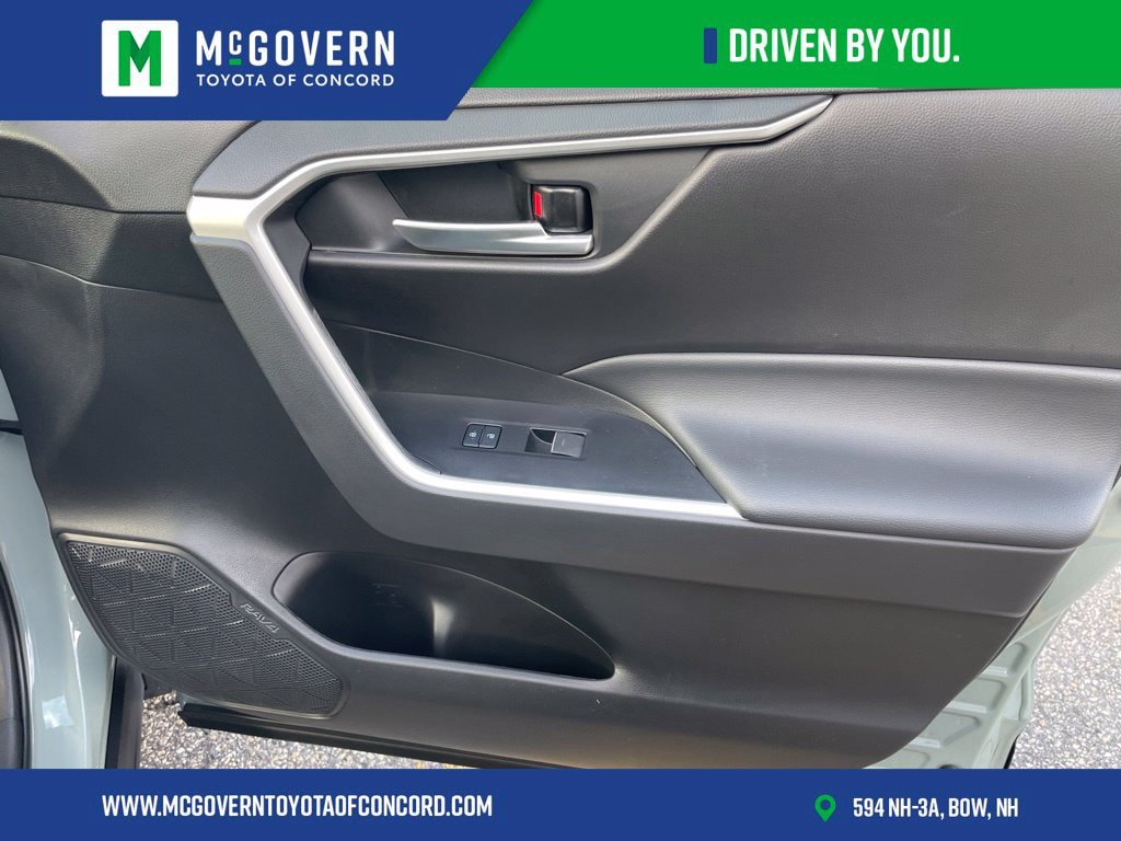 Used 2023 Toyota RAV4 XLE Premium AWD/4WD image 27