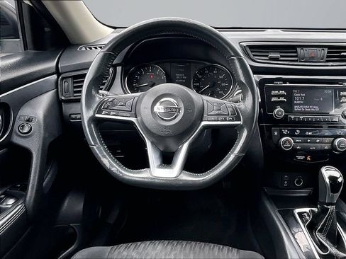 Used 2017 Nissan Rogue SV AWD/4WD image 6