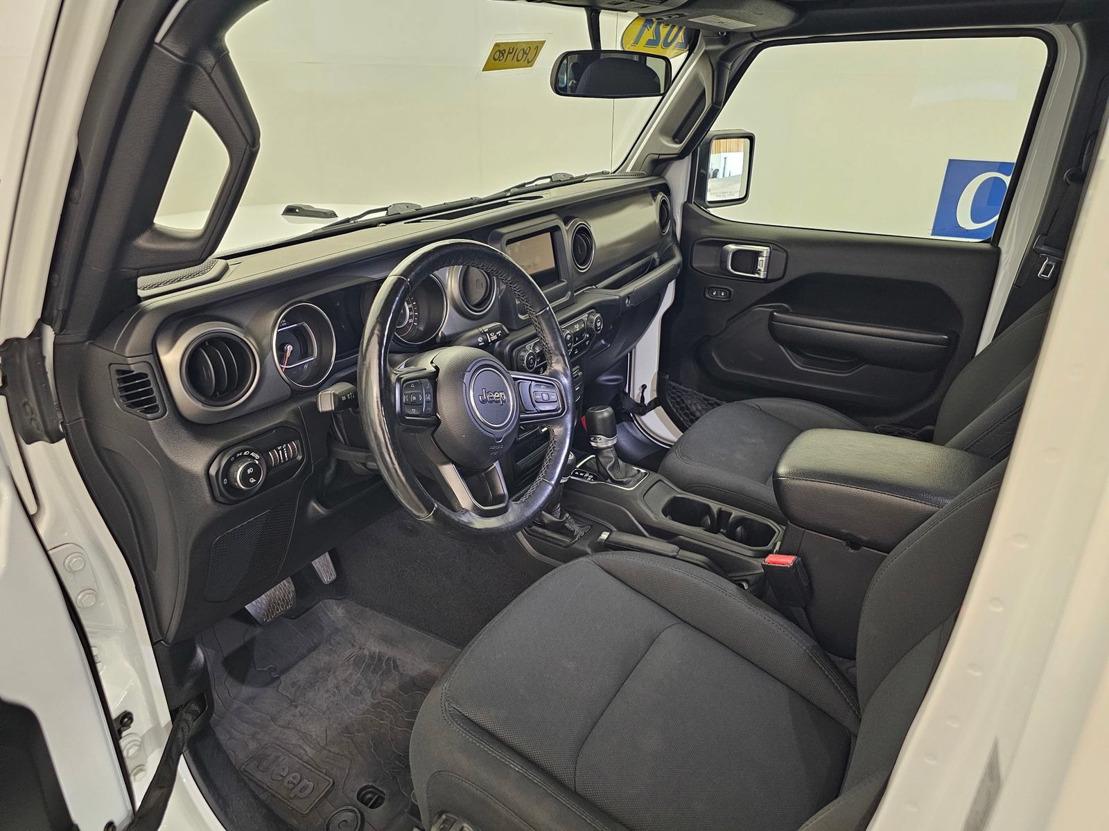 Used 2021 Jeep Gladiator Overland AWD/4WD image 3