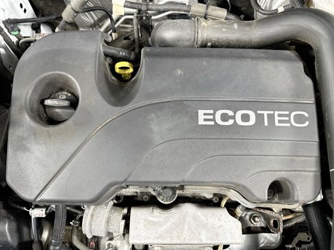 Used 2022 GMC Terrain SLE image 27