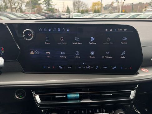 Used 2025 Chevrolet Traverse LT image 31