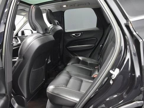 Used 2022 Volvo XC60 B5 Inscription w/ Climate Package image 32