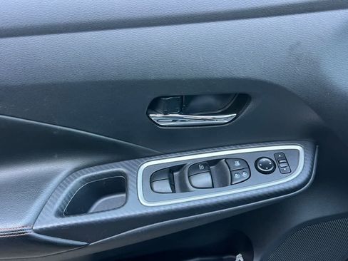 Used 2025 Nissan Versa SR FWD image 15