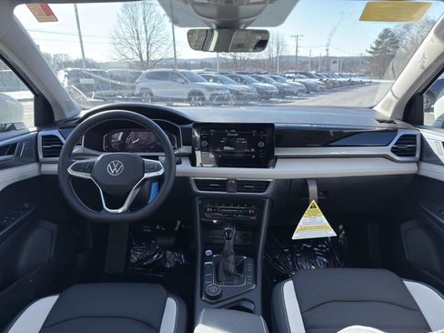 New 2026 Volkswagen Taos SEL image 21
