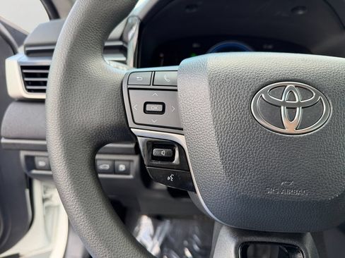 Used 2025 Toyota Camry LE FWD image 21