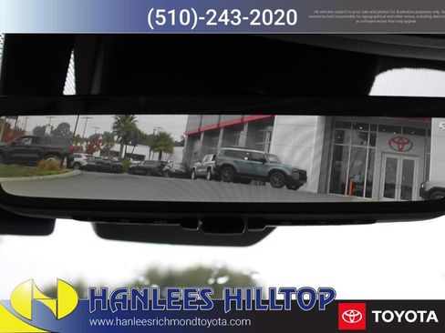 Used 2021 Toyota Sienna Limited image 33