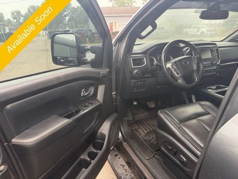 Used 2019 Nissan Titan SL AWD/4WD image 8