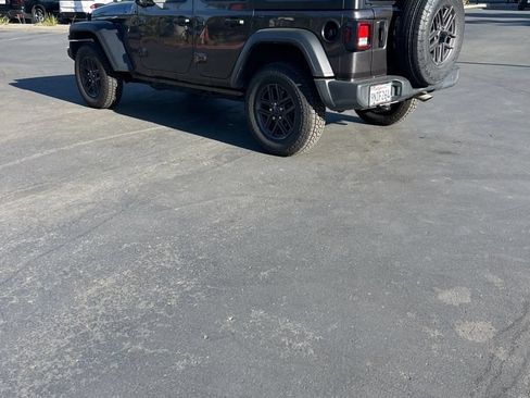 Used 2025 Jeep Wrangler Unlimited Sport AWD/4WD image 7