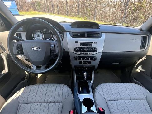 Used 2010 Ford Focus SE image 20