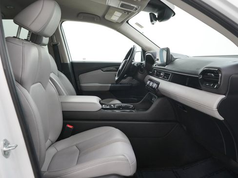 Used 2025 Honda Pilot EX-L image 11