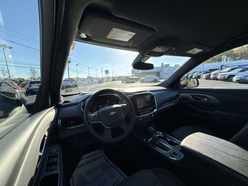 Used 2024 Chevrolet Traverse LT image 10