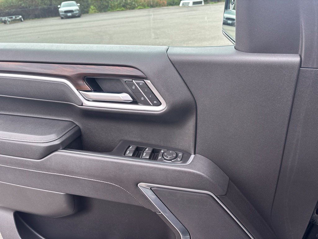 Used 2025 GMC Sierra 1500 SLT AWD/4WD image 28