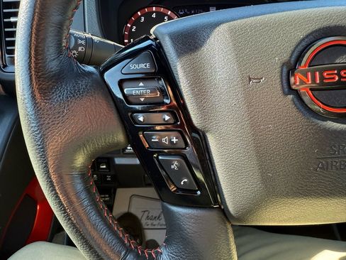 Used 2022 Nissan Frontier PRO-4X image 17