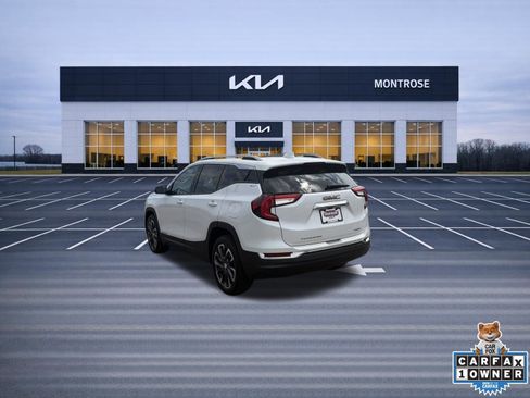 Used 2022 GMC Terrain SLT w/ Tech Package AWD/4WD image 7