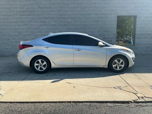 Used 2015 Hyundai Elantra SE FWD image 9