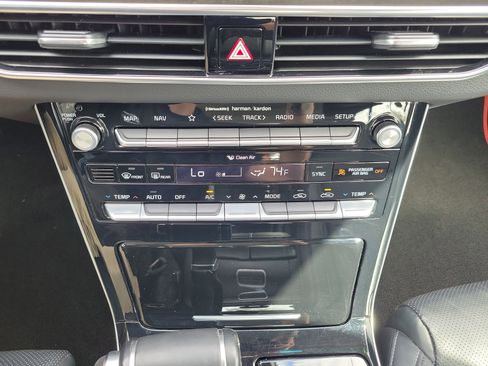 Certified 2020 Kia Cadenza Limited image 35