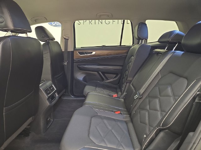 Used 2025 Volkswagen Atlas SE AWD/4WD image 17