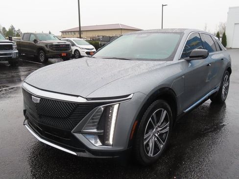 Used 2024 Cadillac Lyriq Luxury w/ LPO, Floor Liner Package image 3