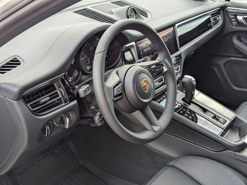 Certified 2026 Porsche Macan AWD/4WD image 4