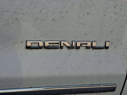 Used 2018 GMC Sierra 1500 Denali w/ Denali Ultimate Package AWD/4WD image 11