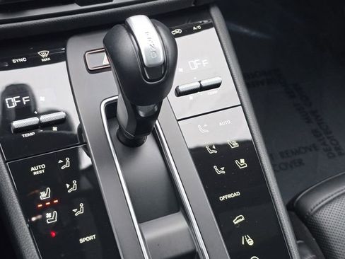 Used 2022 Porsche Macan image 32