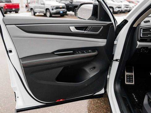 New 2026 Volkswagen Atlas Peak Edition image 11