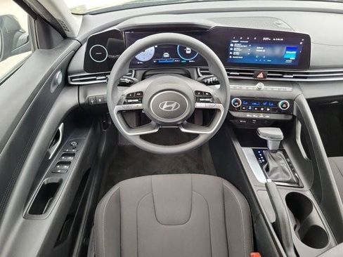 Certified 2024 Hyundai Elantra SEL FWD image 15