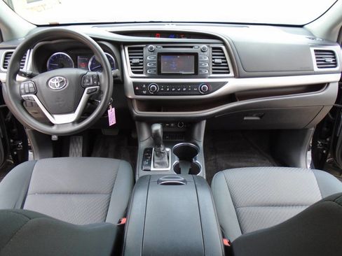 Used 2019 Toyota Highlander LE image 15