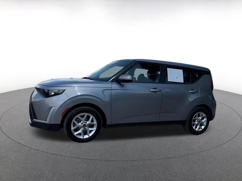 Used 2025 Kia Soul LX w/ LX Technology Package FWD image 8