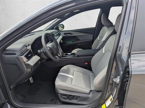 Certified 2025 Toyota Camry SE image 4