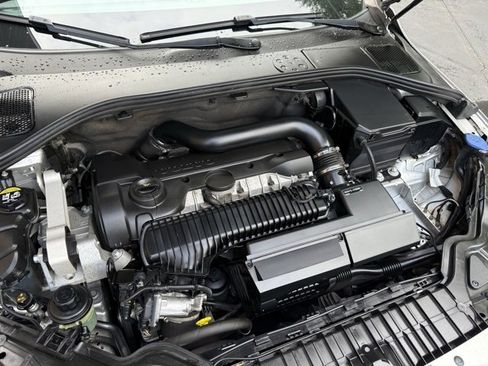 Used 2016 Volvo V60 T5 Cross Country Platinum image 38