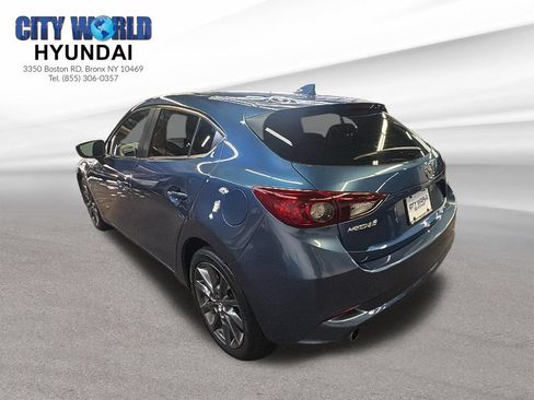 Used 2018 MAZDA MAZDA3 Touring FWD image 3