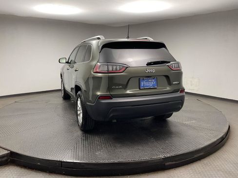 Used 2019 Jeep Cherokee Latitude w/ Cold Weather Group AWD/4WD image 5