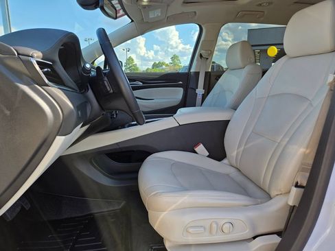 Used 2023 Buick Enclave Essence w/ Experience Buick Package FWD image 9
