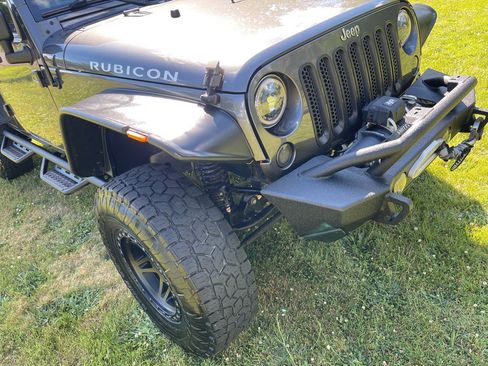 Used 2014 Jeep Wrangler Unlimited Rubicon w/ Connectivity Group AWD/4WD image 5
