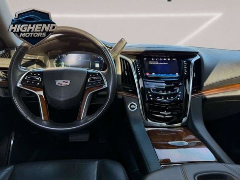 Used 2017 Cadillac Escalade Luxury image 28