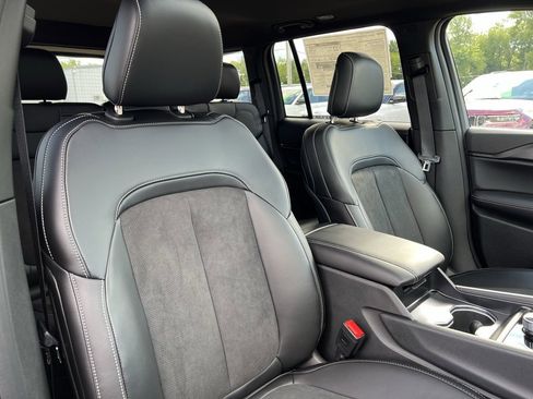 New 2025 Jeep Grand Cherokee Altitude image 12