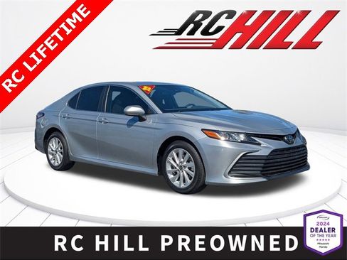 Used 2022 Toyota Camry LE image 1