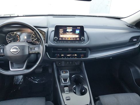Used 2025 Nissan Rogue SV FWD image 11