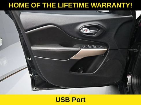 Used 2018 Jeep Cherokee Limited AWD/4WD image 11