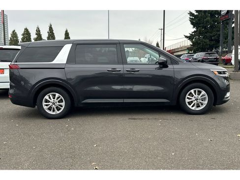 Used 2024 Kia Carnival LX image 3