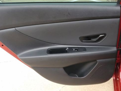 Used 2025 Hyundai Elantra Sport FWD image 11