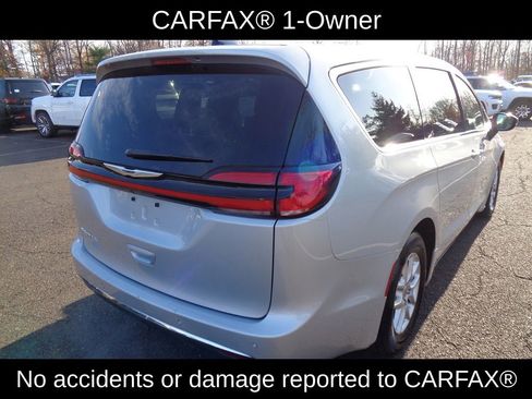 Certified 2024 Chrysler Pacifica Touring-L image 2