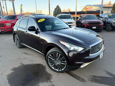 Used 2017 INFINITI QX70 3.7 w/ Limited Package image 3