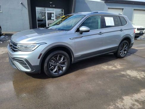 Used 2024 Volkswagen Tiguan SE image 3