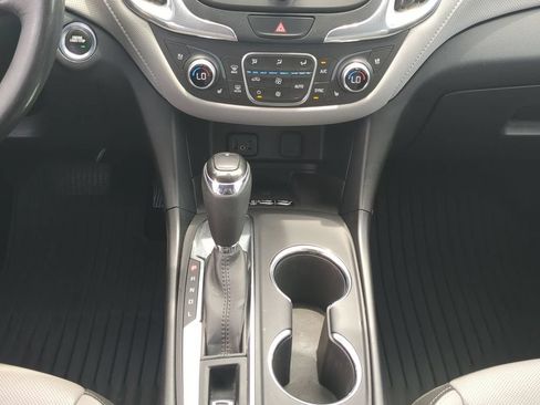 Used 2018 Chevrolet Equinox Premier FWD image 15