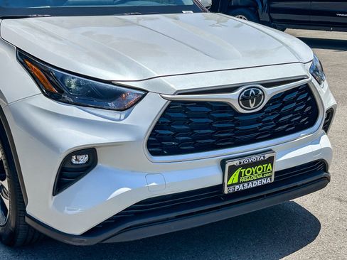 Used 2024 Toyota Highlander XLE FWD image 5
