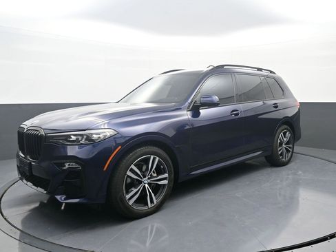 Used 2022 BMW X7 xDrive40i w/ M Sport Package image 4