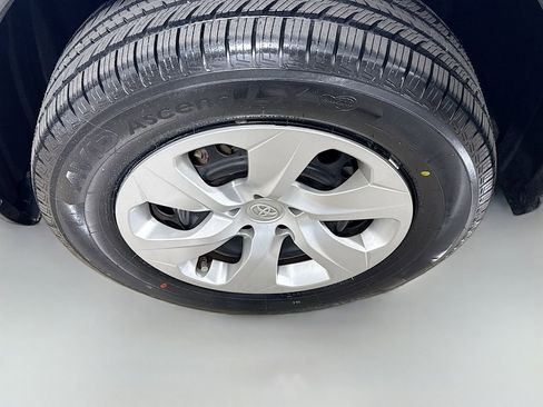 Certified 2022 Toyota RAV4 LE FWD image 9
